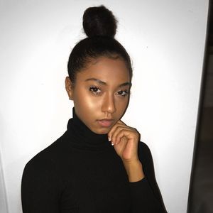 Meet your Posher, Chloe